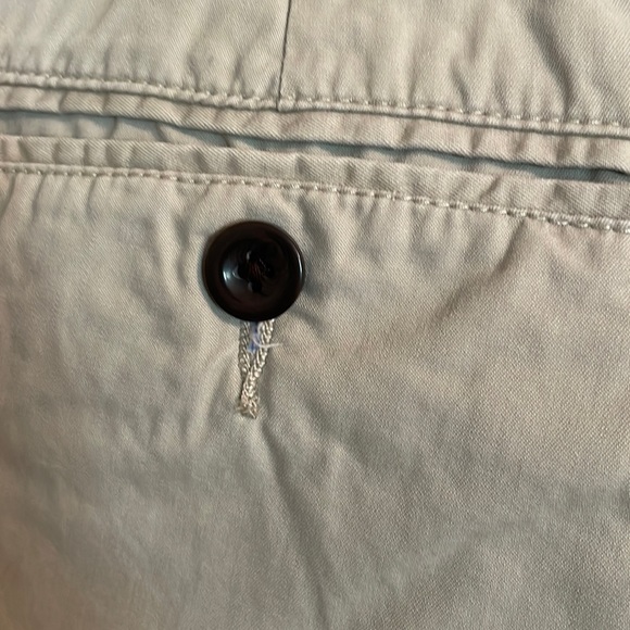 J. Crew Men’s Khaki Flat Front Shorts Size 33 Waist - Picture 4 of 4